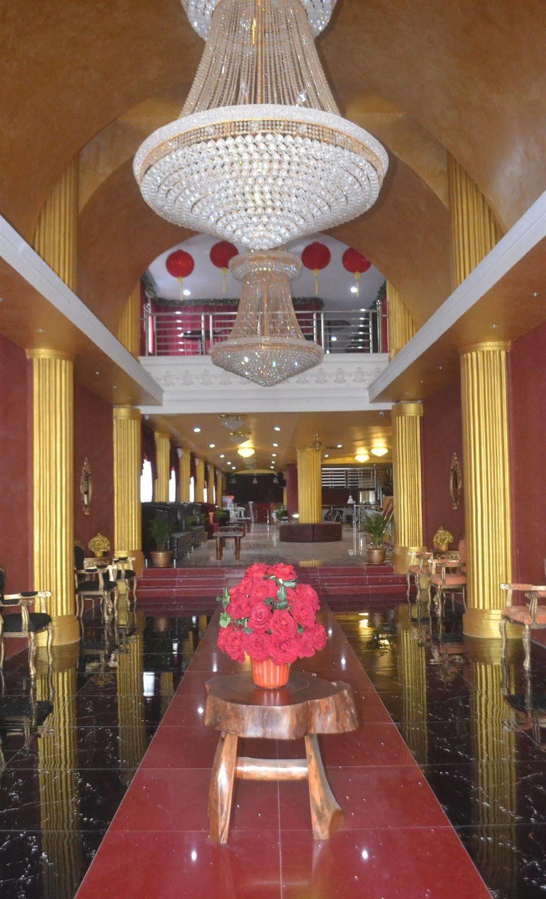Oyo 2574 Z Suites Hotel Medan Exterior photo